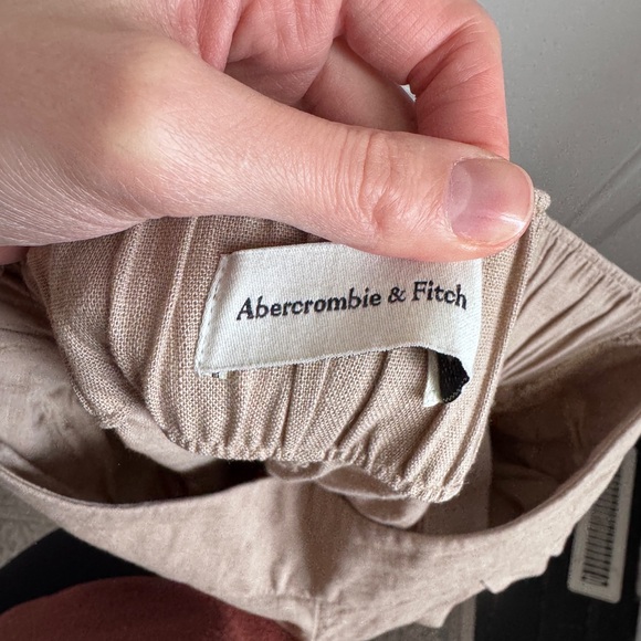 Abercrombie & Fitch Wide Leg Pleated Pants - Beige - Picture 7 of 9